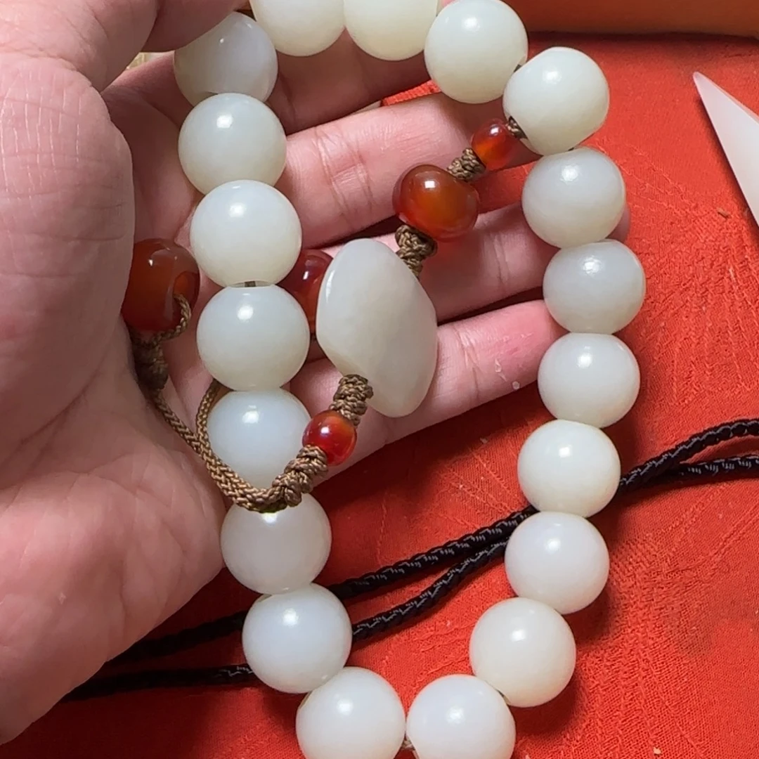 一***由未镶嵌和田玉把件