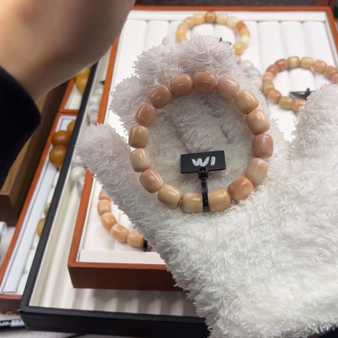 菩提根/象牙果手串小****?微瑕1卡13年糕