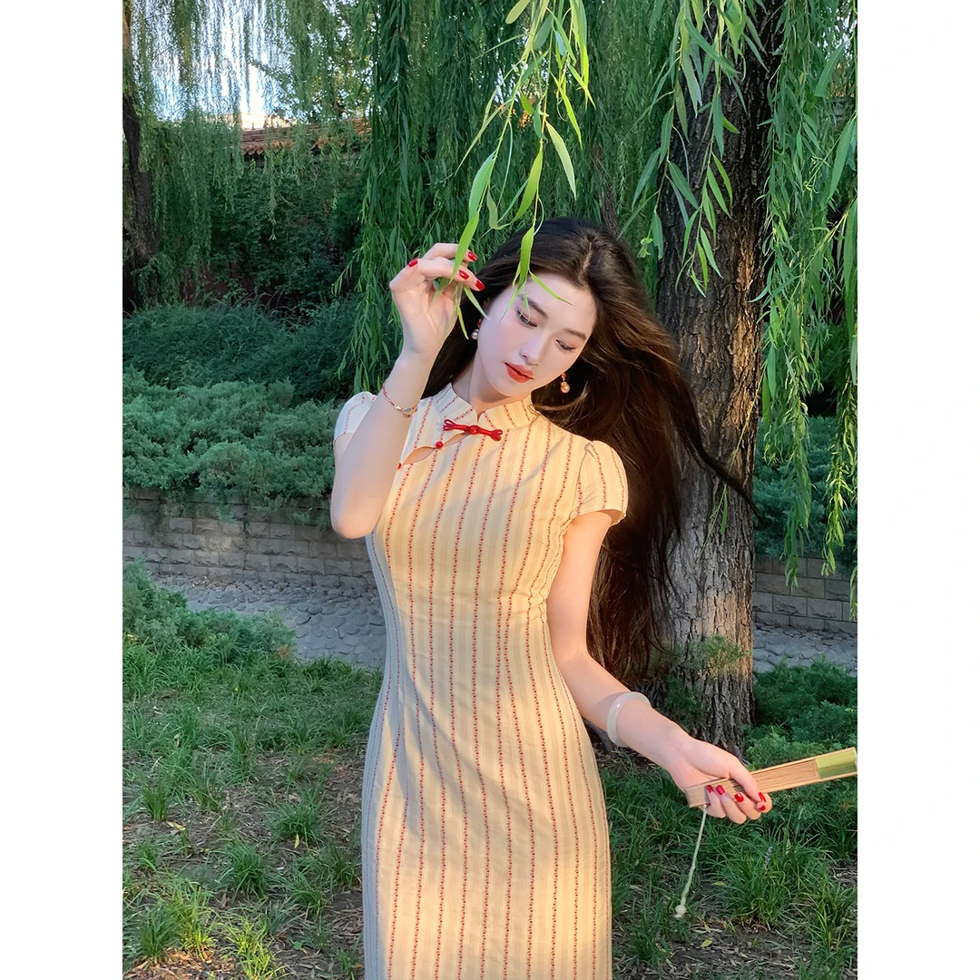 凌茜恣禾【杏花春晓】国风新中式杏黄镂空条纹连衣裙复古改良旗袍裙