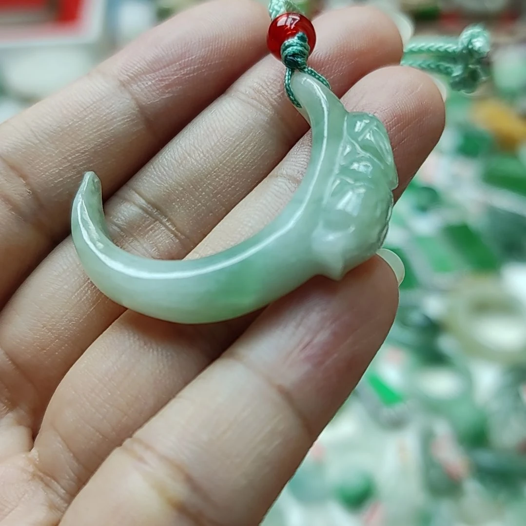 翡翠未镶嵌颈饰10