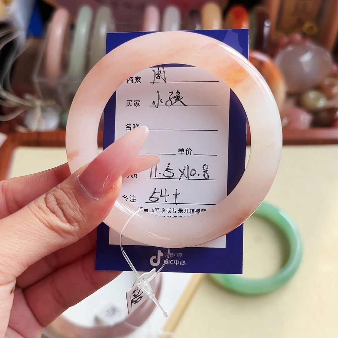 小***！石英质玉未镶嵌手镯