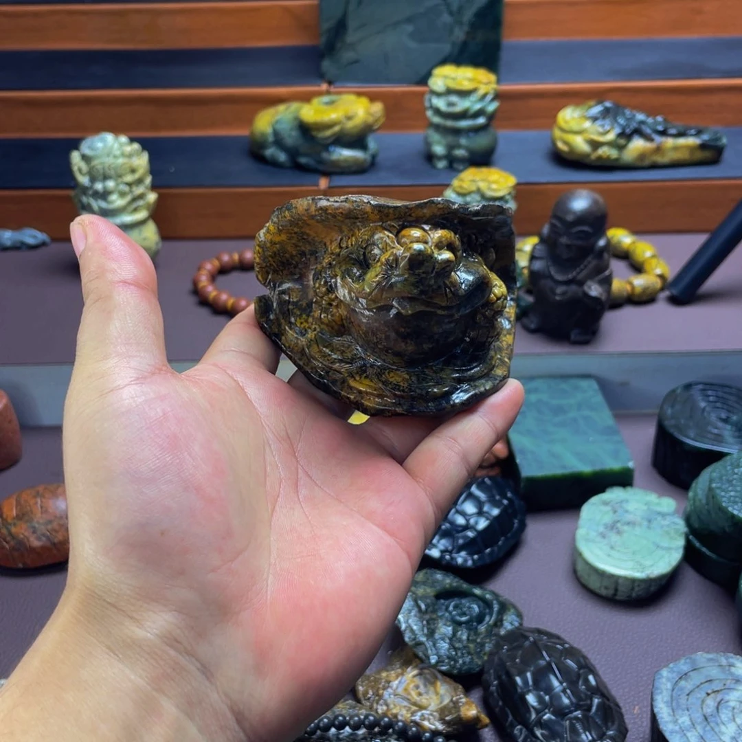 【闪购商品】未镶嵌岫岩河磨玉（透闪石质玉）挂件世**窗