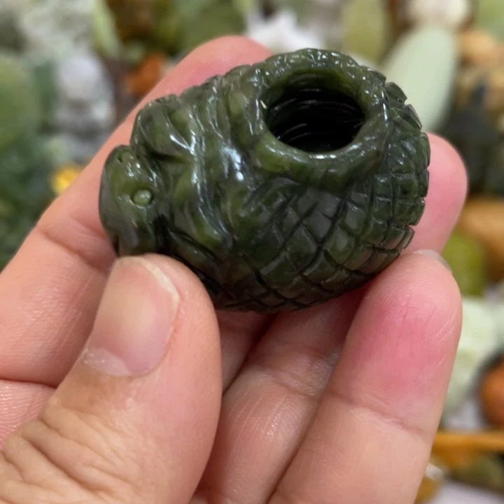 蛇纹石玉未镶嵌珠宝奇石