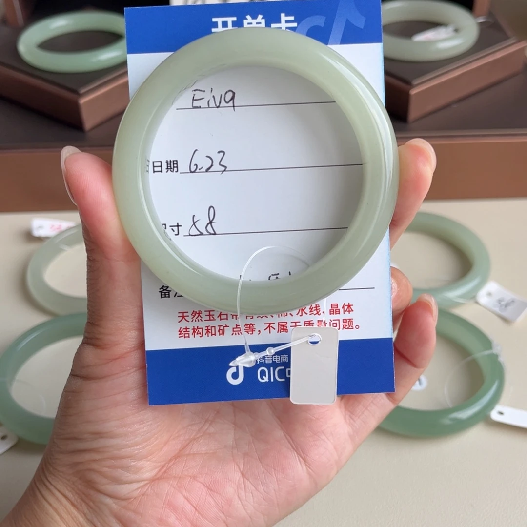 E****石英质玉手镯未镶嵌