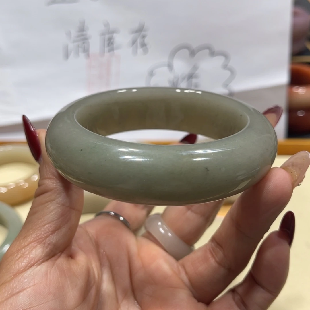 未镶嵌手镯石英岩玉