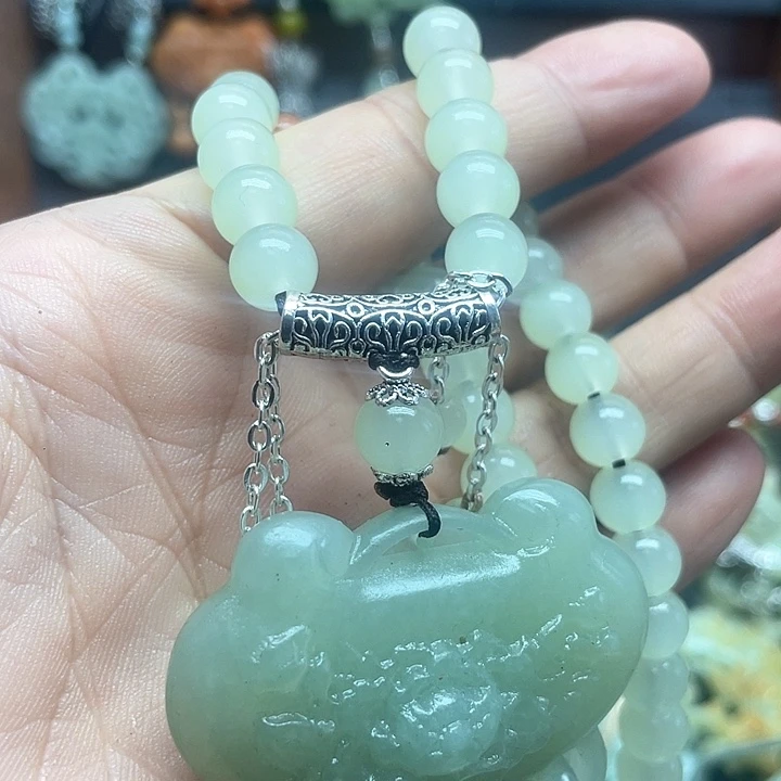 未镶嵌蛇纹石玉颈饰