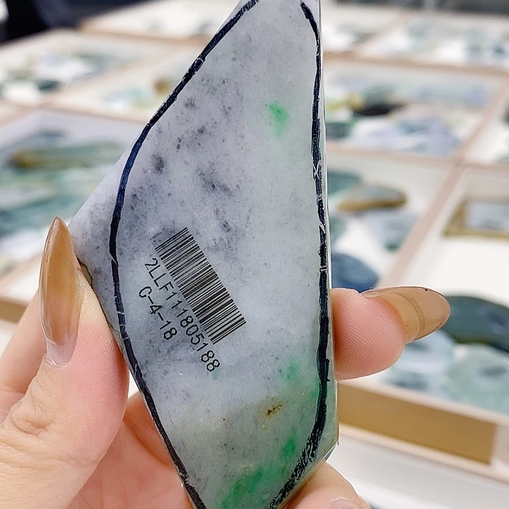 翡翠未镶嵌颈饰翡翠未镶嵌颈饰