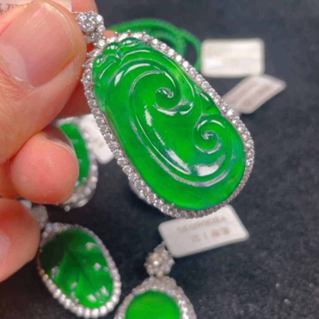 【闪购商品】颈饰银S925镶嵌翡翠吊坠