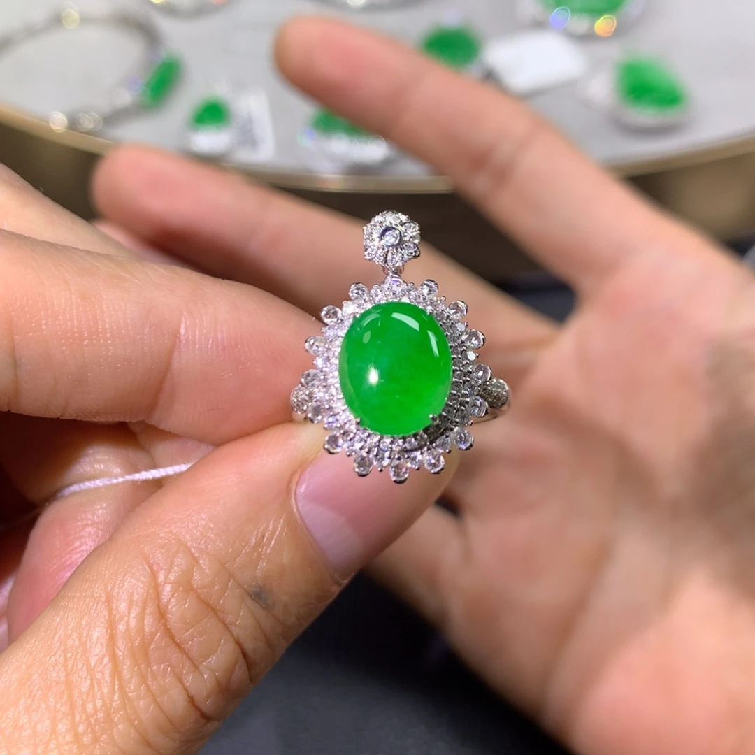 翡翠戒指18K金镶嵌翡翠