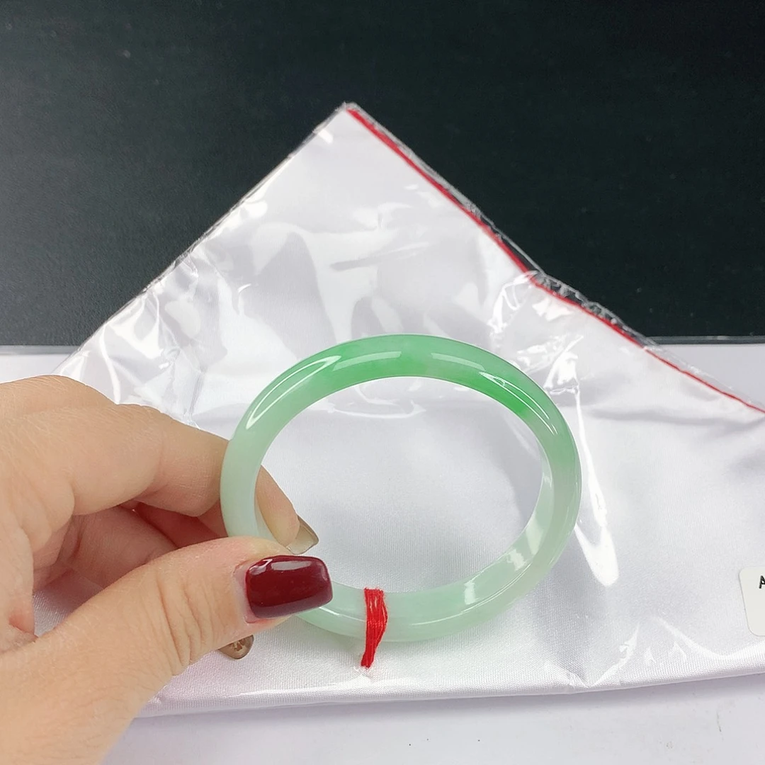 翡翠手镯未镶嵌翡翠394