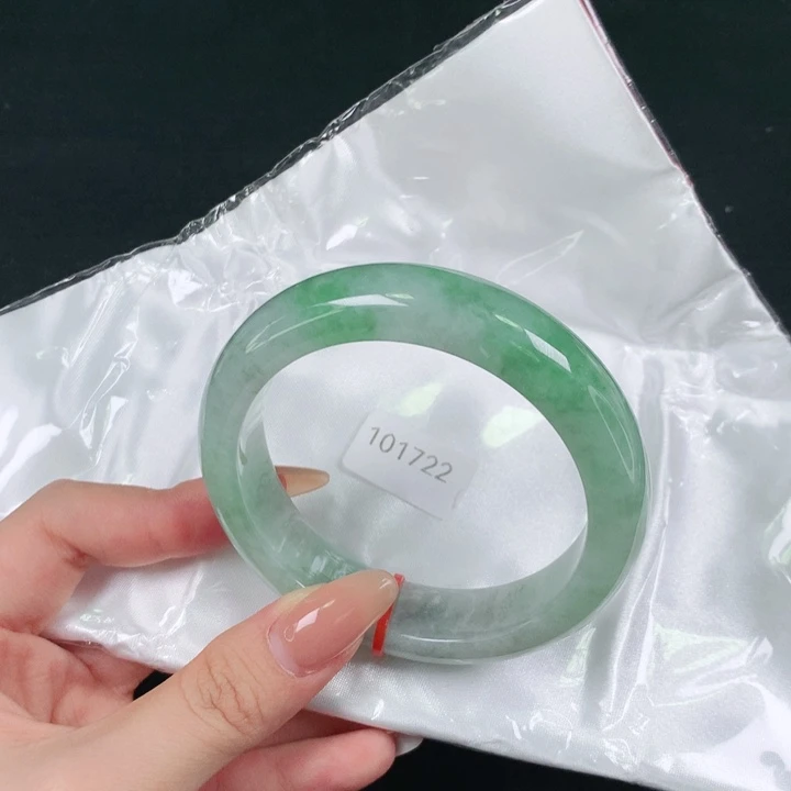 翡翠手镯未镶嵌天然翡翠手镯04