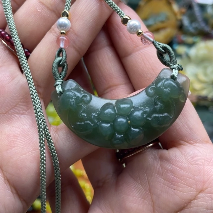 蛇纹石玉未镶嵌吊坠