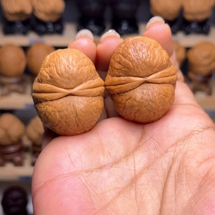 文玩核桃把件我***柿血玉元宝M18