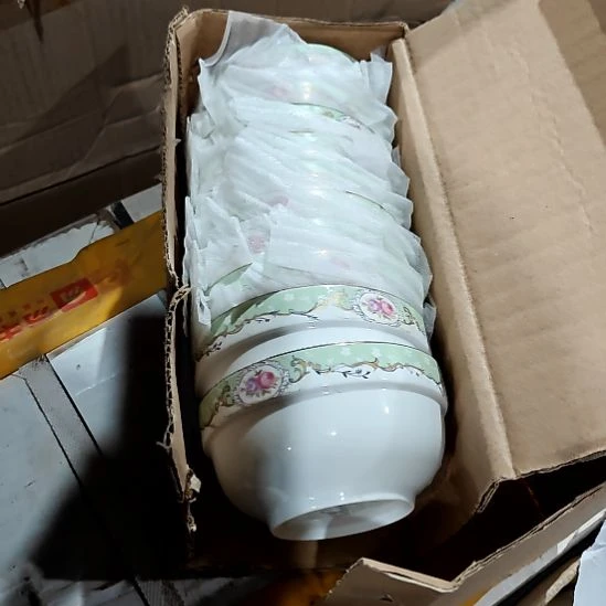 摆件盘子碗茶壶啥都有