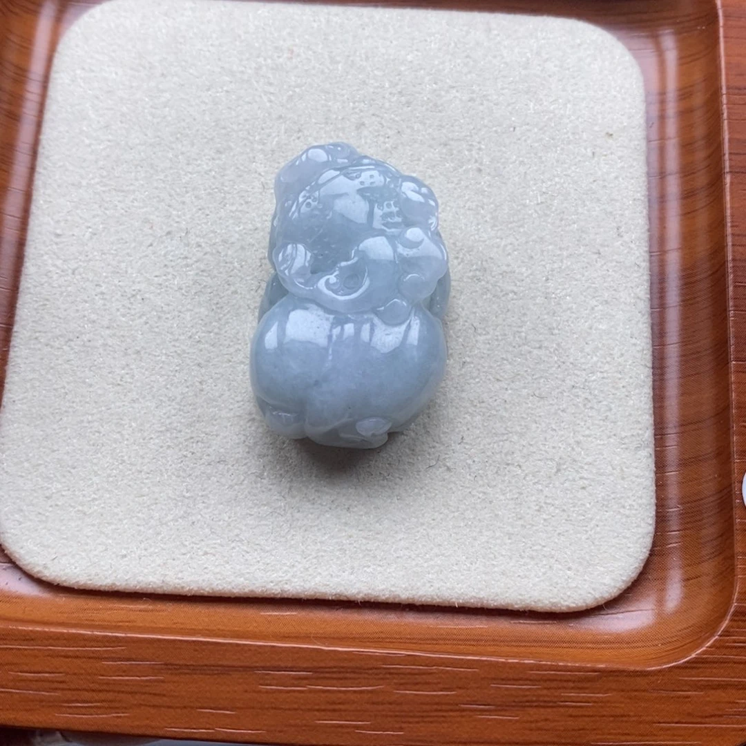 开***果颈饰未镶嵌翡翠如意貔貅