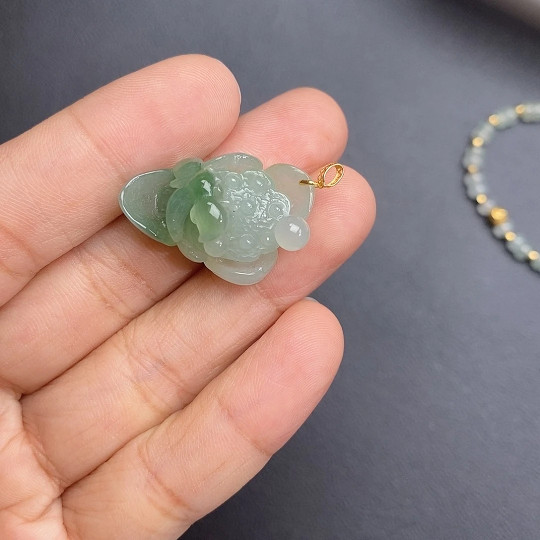 翡翠18K金镶嵌颈饰翡翠