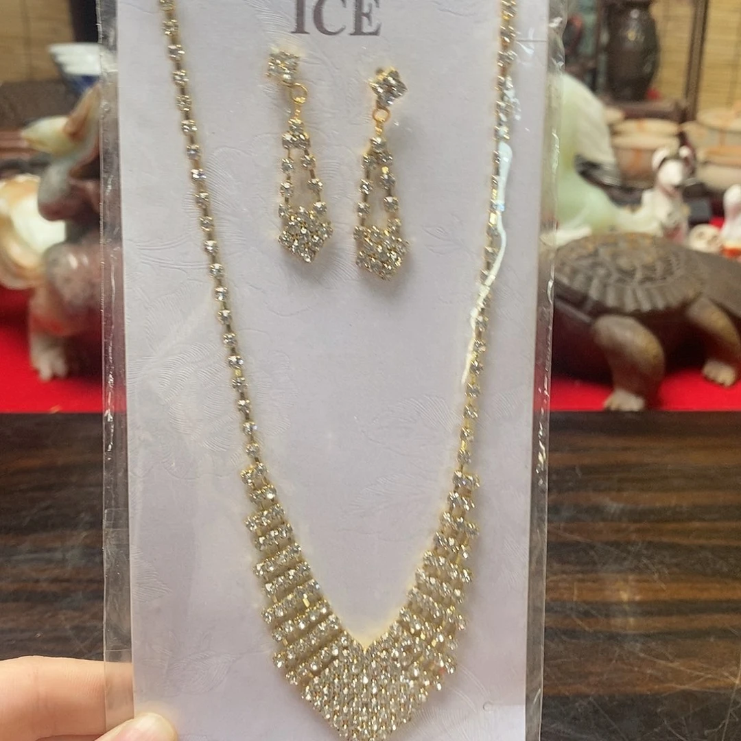 精美项链耳饰一对