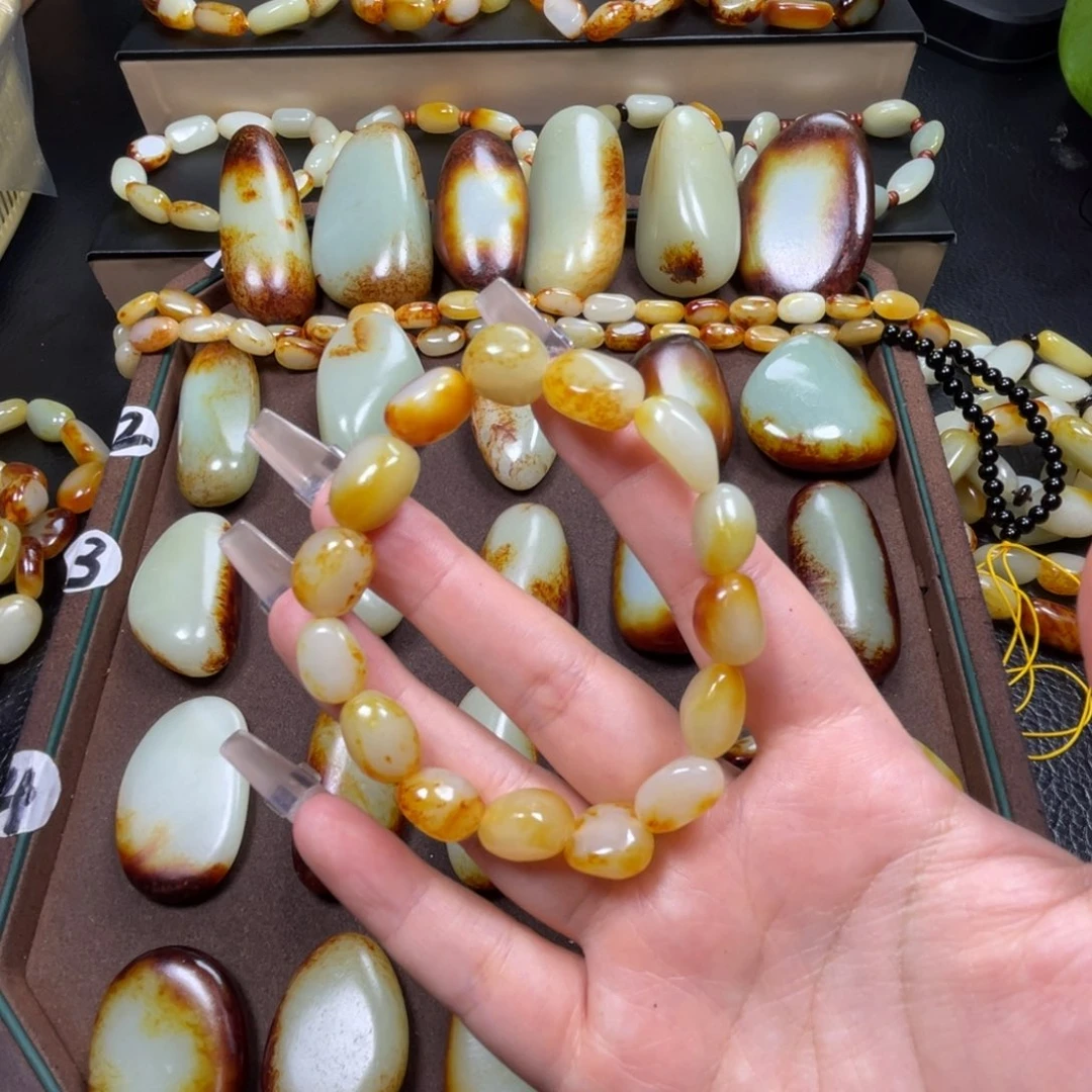 颈饰未镶嵌和田玉