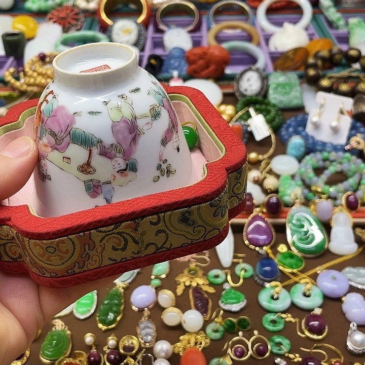 诺***-青花彩绘小主人被