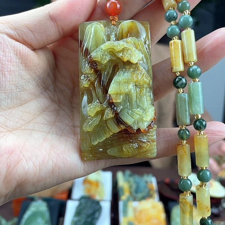 蛇纹石玉颈饰未镶嵌心*