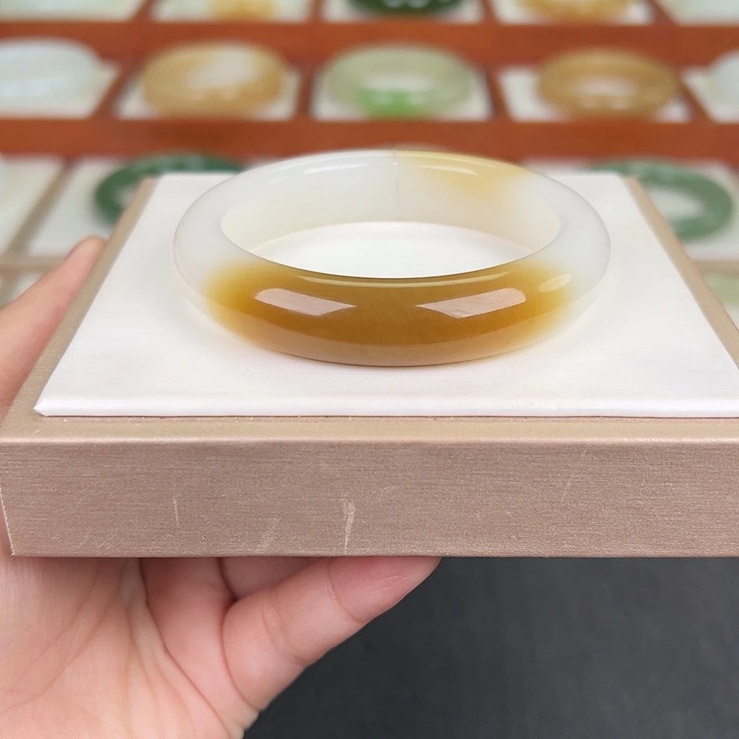 和田玉手镯未镶嵌糖白