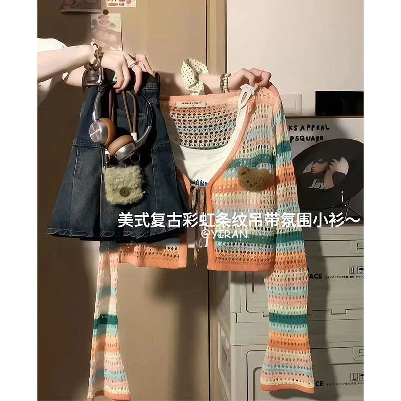 夏季多巴胺穿搭2025新款时尚镂空彩虹条纹罩衫背心牛仔短裙三件套