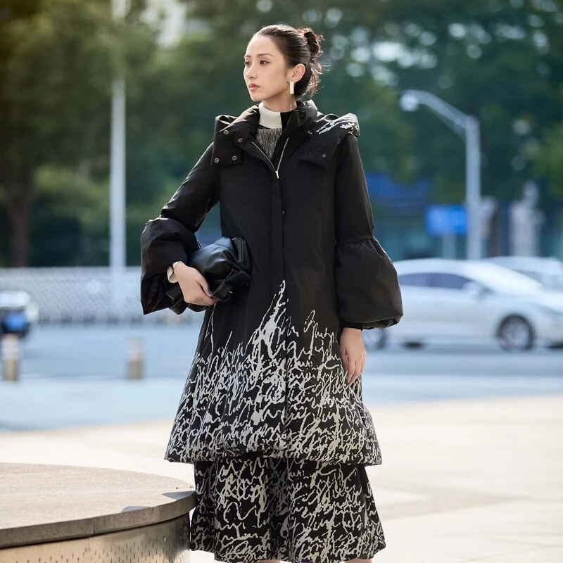 【粉丝专享】圣迪奥长款厚时尚印花百搭连帽羽绒服S24482405