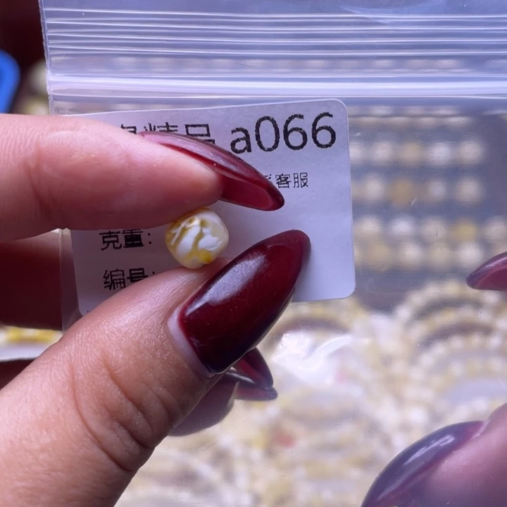 琥珀未镶嵌裸石琥珀