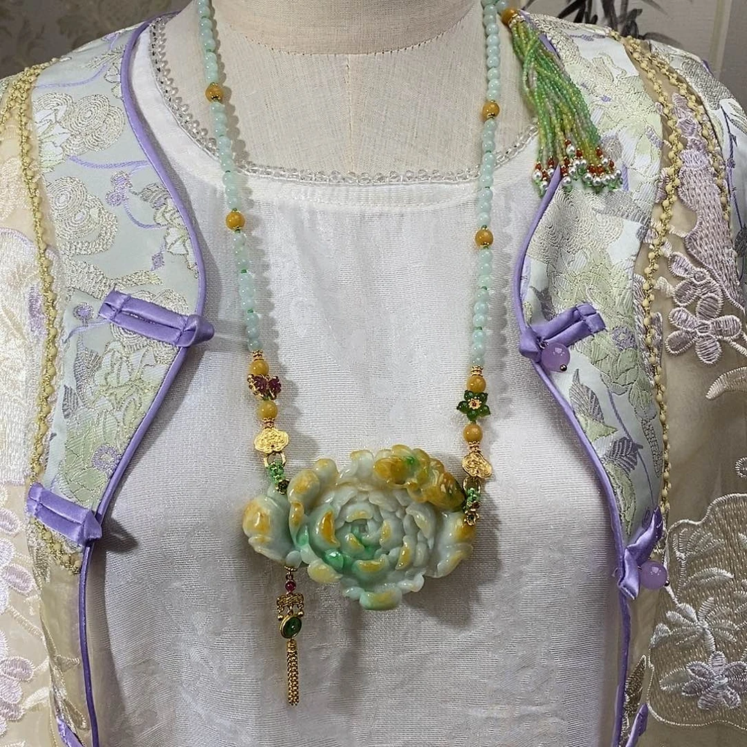 翡翠未镶嵌颈饰吊坠