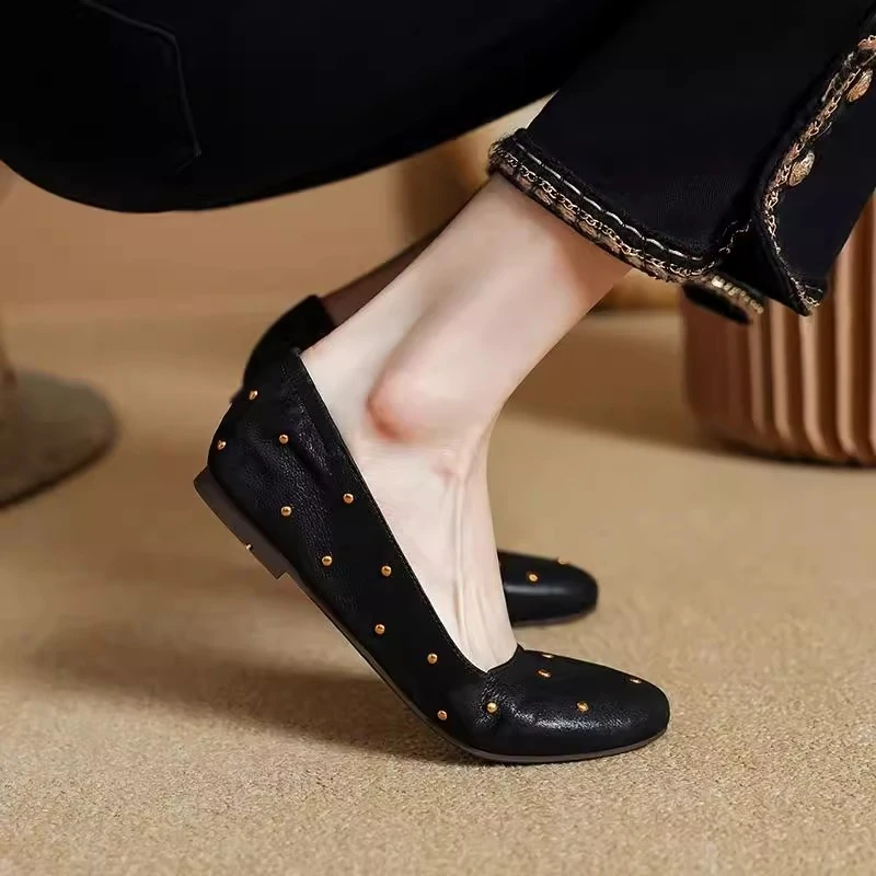 巨好穿软底不累脚单鞋女2025春秋新款圆头低跟真皮铆钉浅口平底鞋