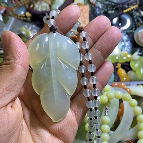 岫玉未镶嵌颈饰挂件