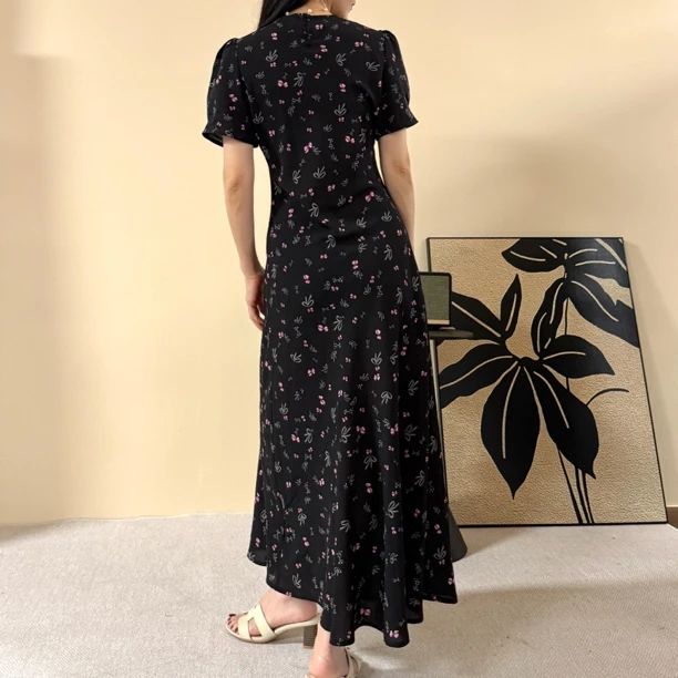 巴黎花园碎花圆领防晒冷淡风连衣裙优雅后妈裙2025新款爆款洋气