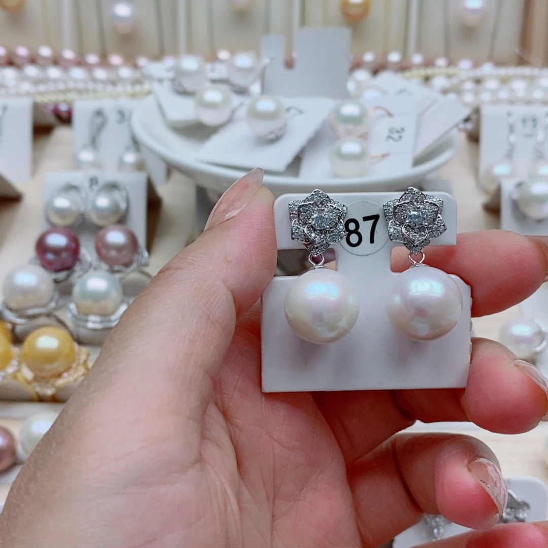 淡水珍珠18K金镶嵌颈饰