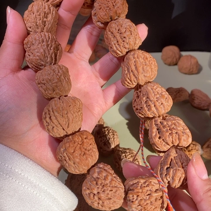 文玩核桃手串……16