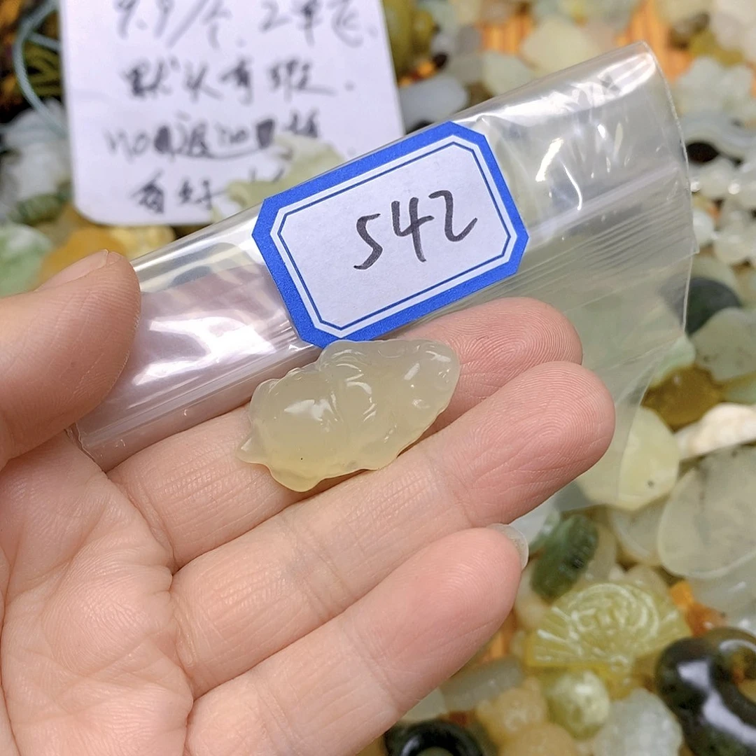 蛇纹石玉颈饰未镶嵌绿**葱542