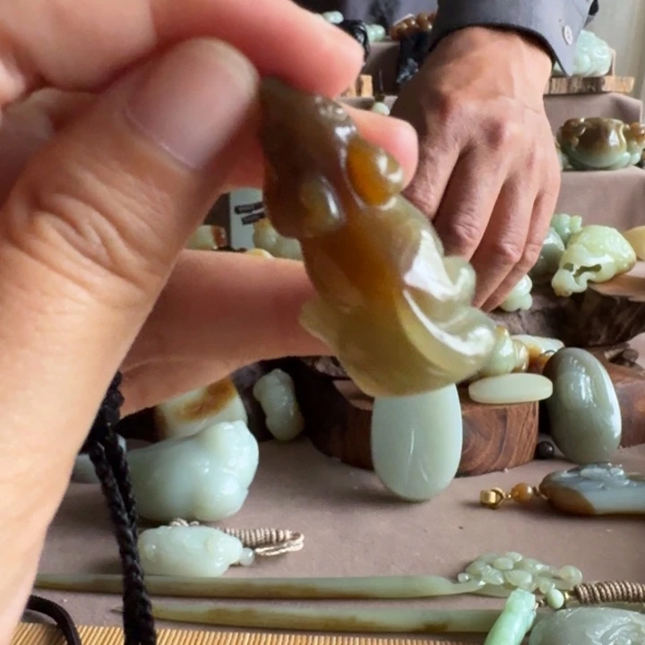 和田玉（糖玉）未镶嵌颈饰