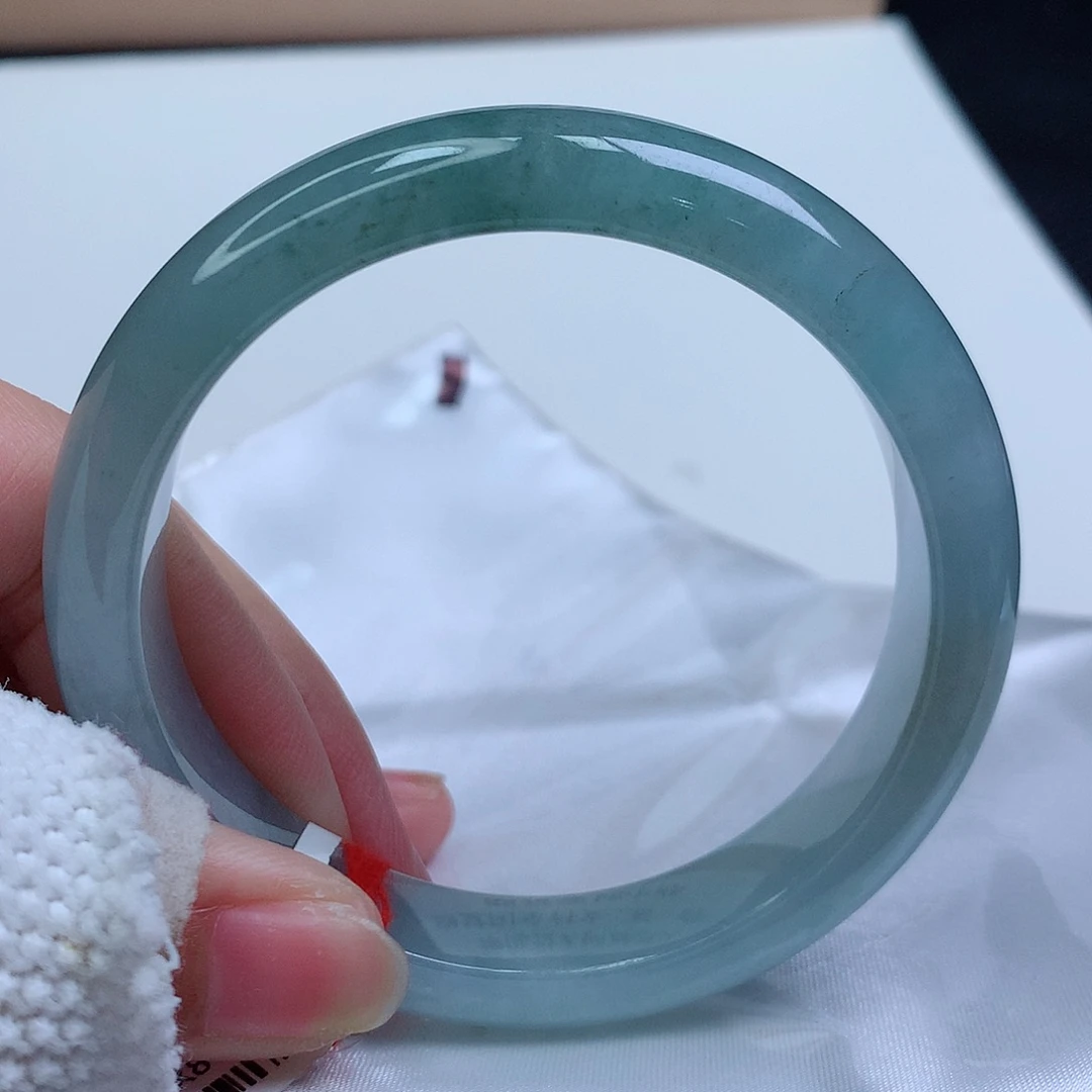 翡翠手镯未镶嵌57圈口