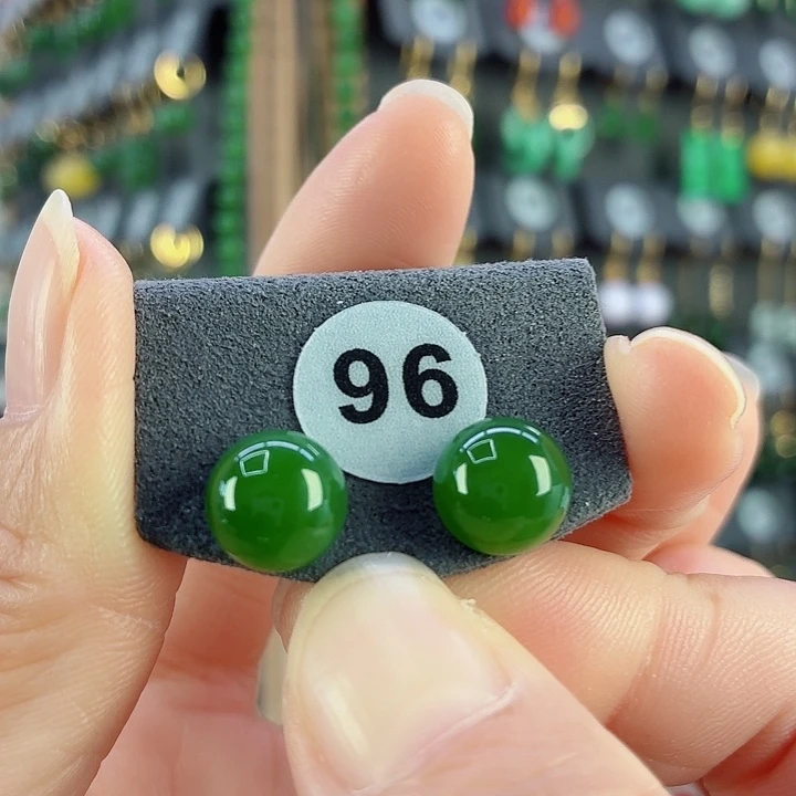 和田玉18K金镶嵌耳饰