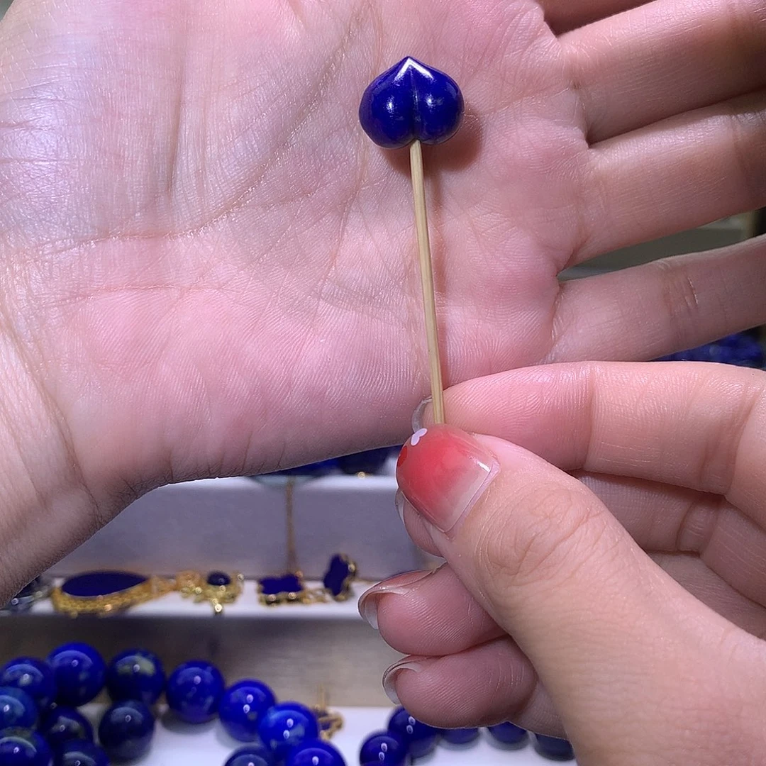 青金石未镶嵌天然原矿青金石小屁桃14.9 m