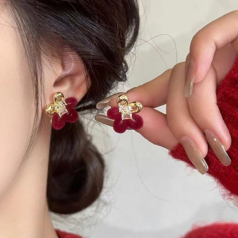 铜合金耳饰 红色小众独特花朵耳钉女爆款小巧精致轻奢新年耳饰S