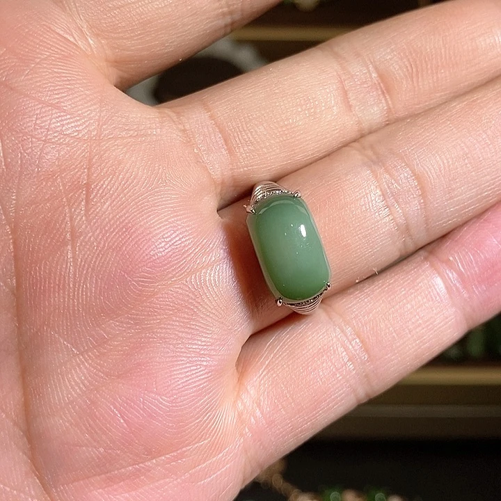 【闪购商品】银S925镶嵌戒指和田玉（碧玉）