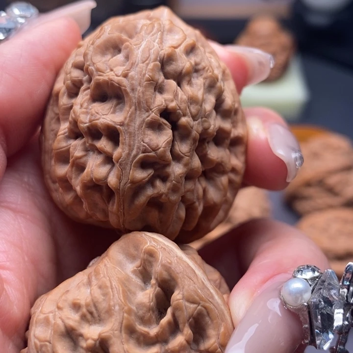 文玩核桃把件红锦鲤