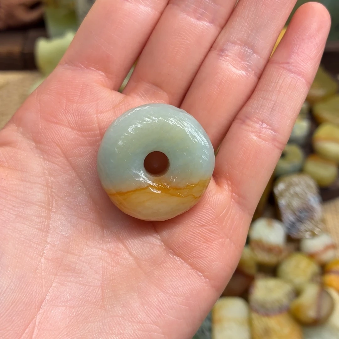 C***C蛇纹石玉未镶嵌颈饰