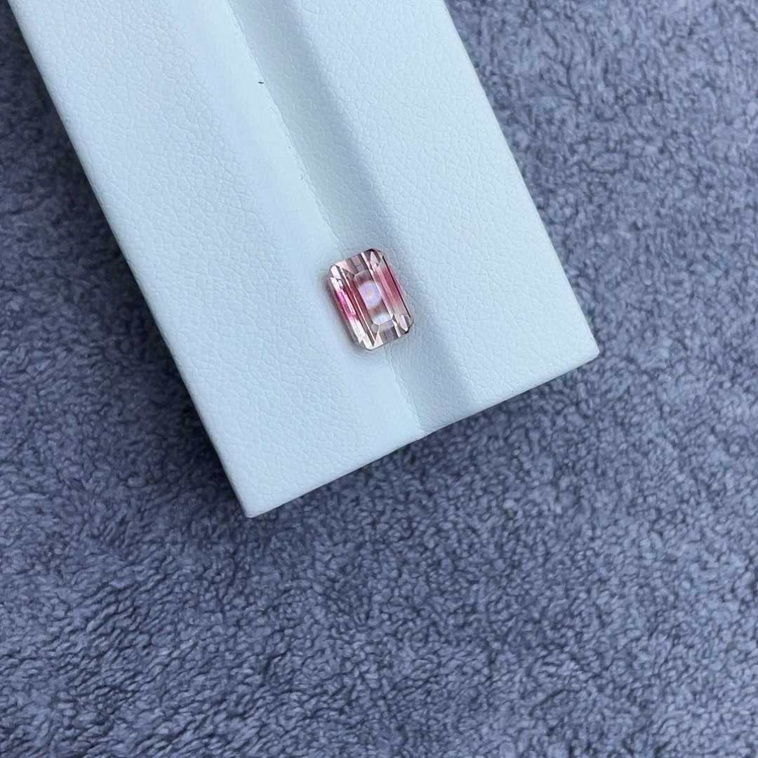 吟***裸石碧玺未镶嵌1.66Ct。