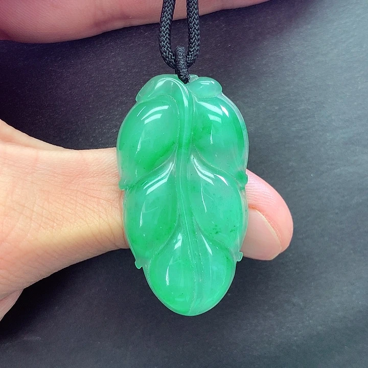 石英质玉未镶嵌颈饰