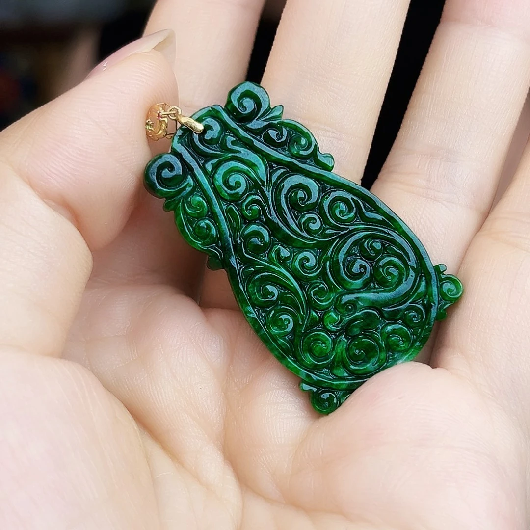 翡翠18K金镶嵌颈饰多样性