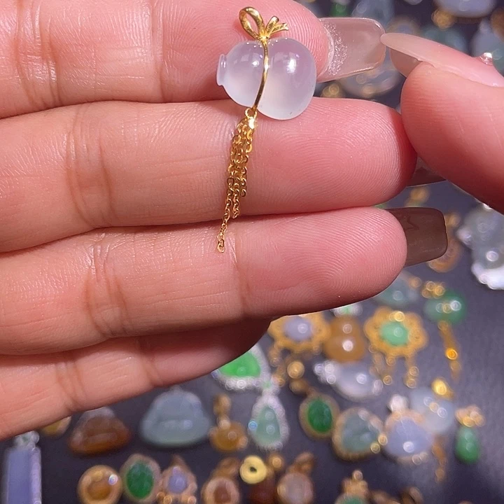 翡翠18K金镶嵌颈饰