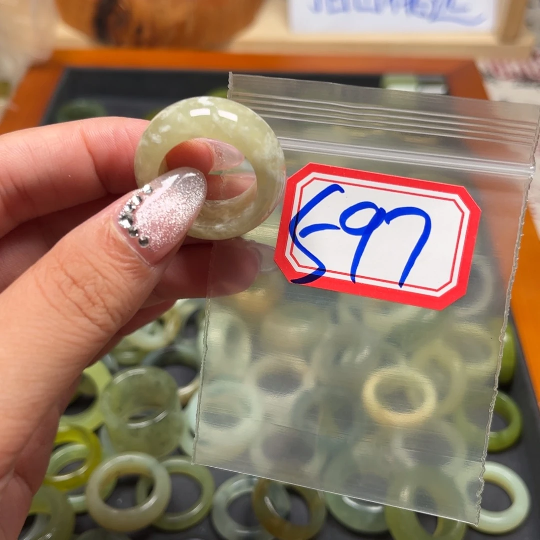 ***蛇纹石玉未镶嵌珠宝奇石