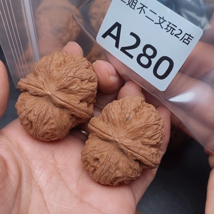 ****情吊坠文玩核桃280元宝