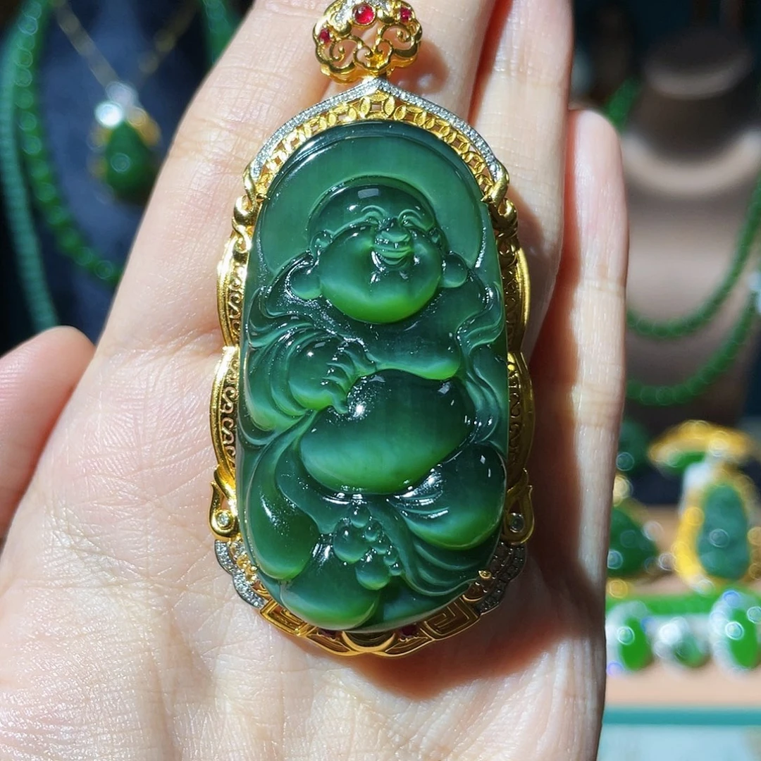 小***妮和田玉（碧玉）18K金镶嵌颈饰
